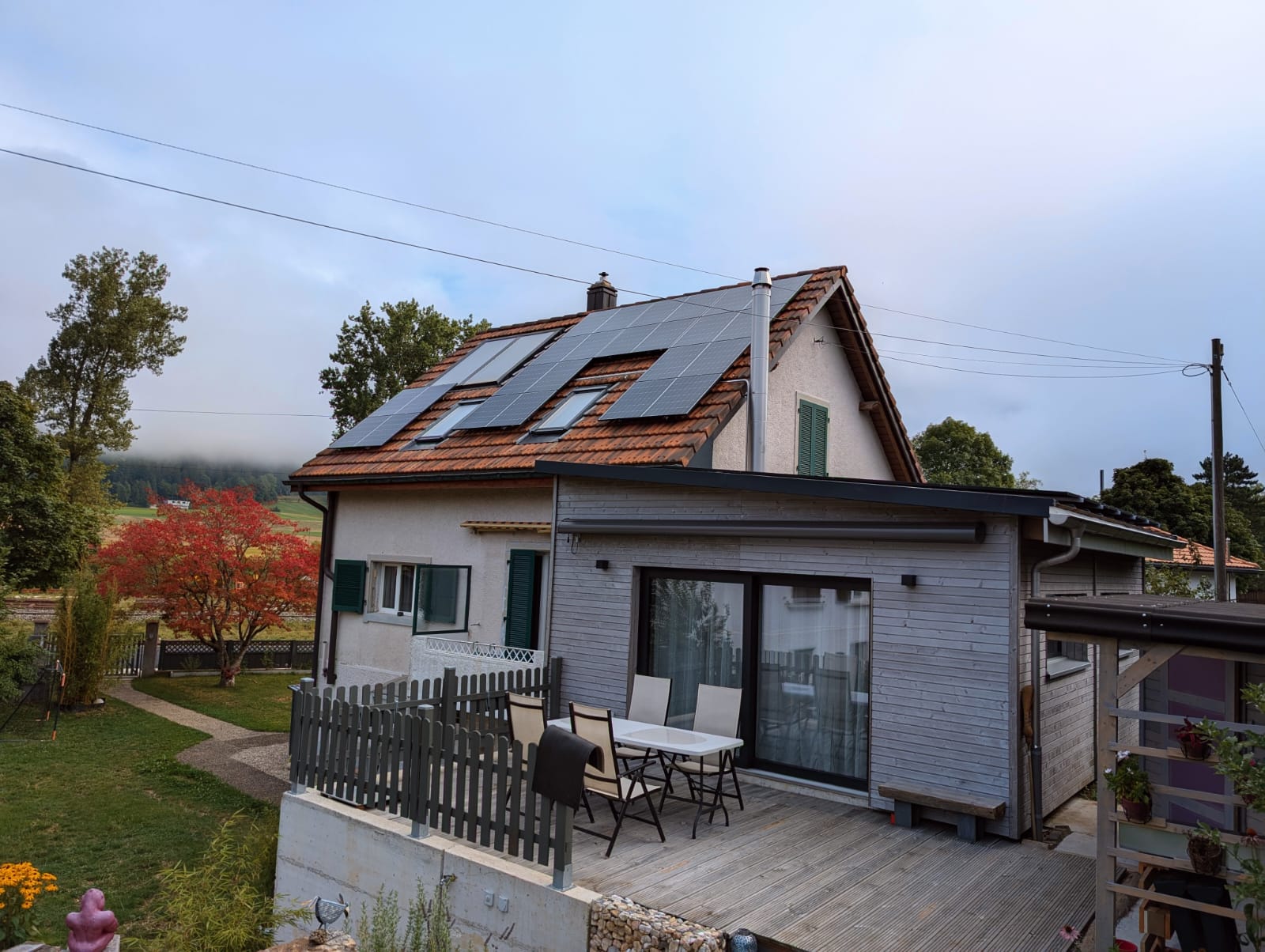 Rue des Petits-Clos, Fleurier - 10.3 kWc - Tuiles - Ajouté - 24 x IBC Module Bifacial 430 LS-TA1 - SolarEdge SE17k-EUR N4