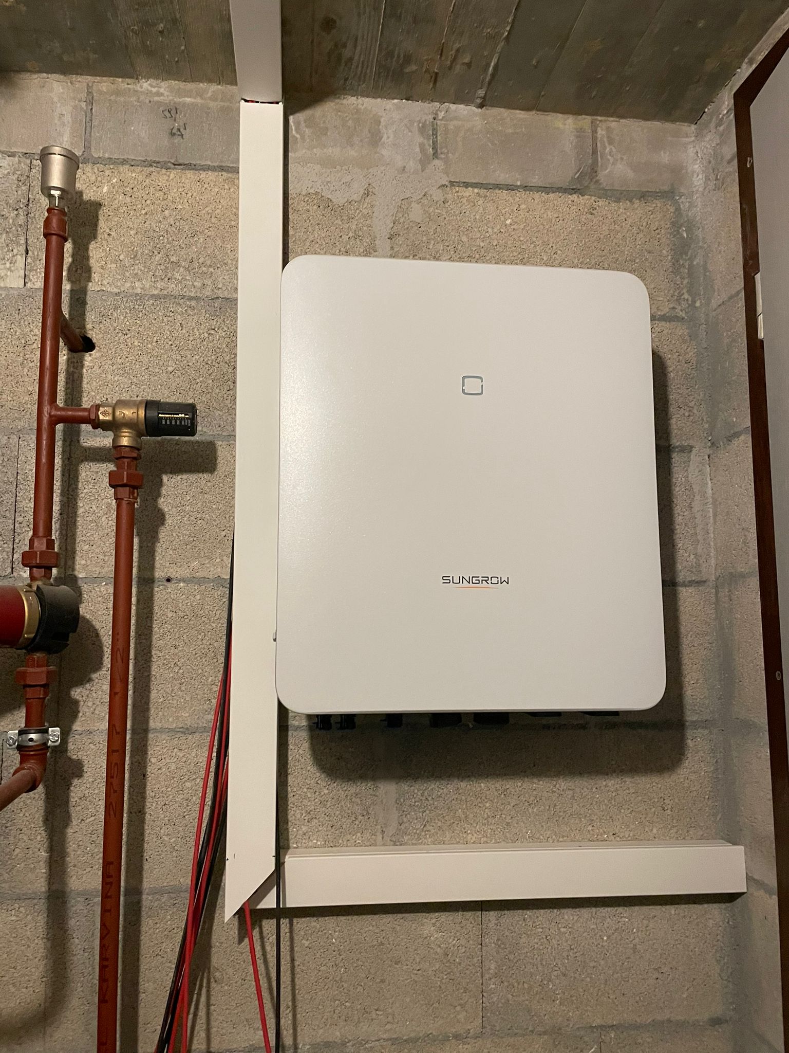 Rue du Stand, Peseux - 9.7 kWc - Tuiles - Ajouté - 22 x Jinko Tiger Neo 54 - Fronius Symo GEN24 8.0
